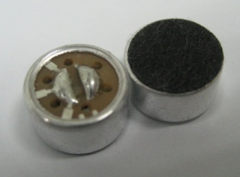 Noise cancelling microphone