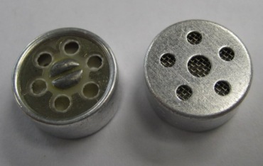 Noise cancelling microphone